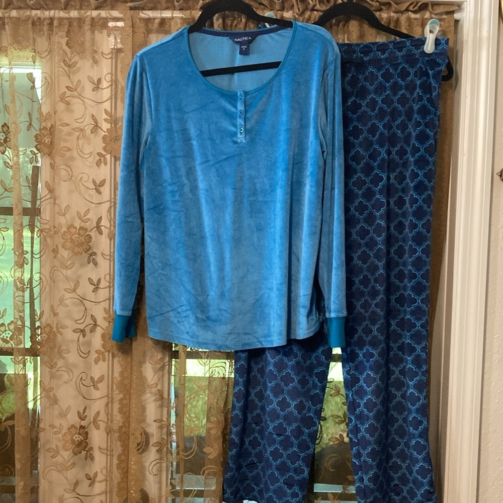 Nicole Miller & Nautica 2pc Velour Pajama Sets - Picture 6 of 9